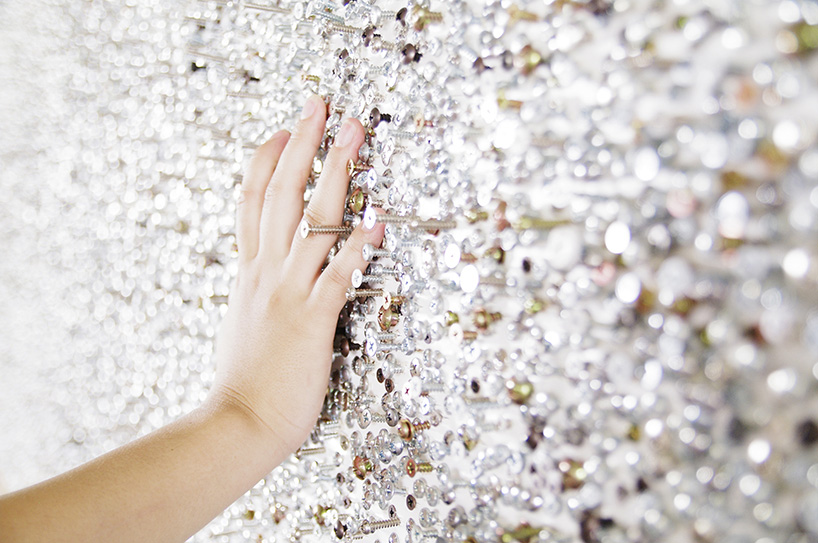 studio yumakano 36445 plus 1 smiley face screw