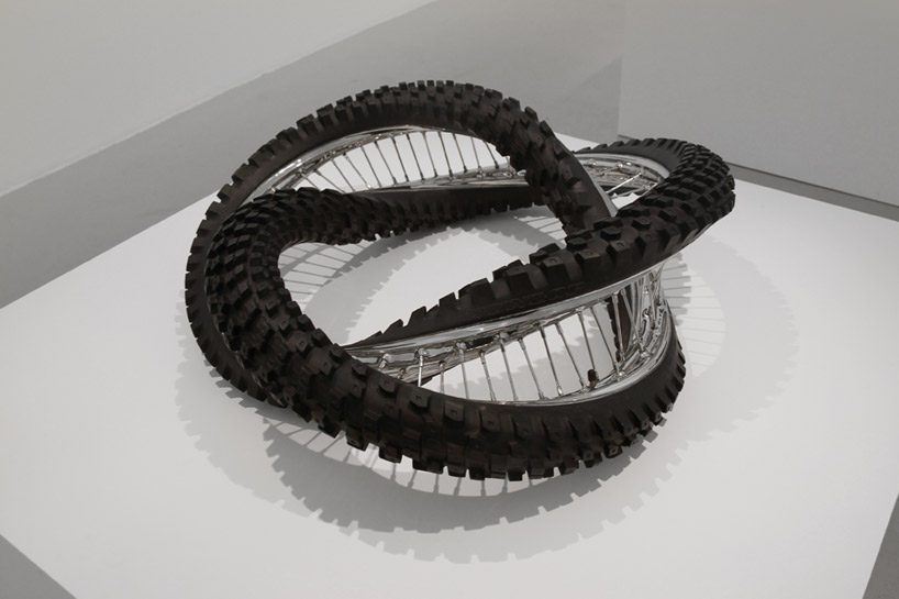 wim delvoye galerie perrotin paris designboom