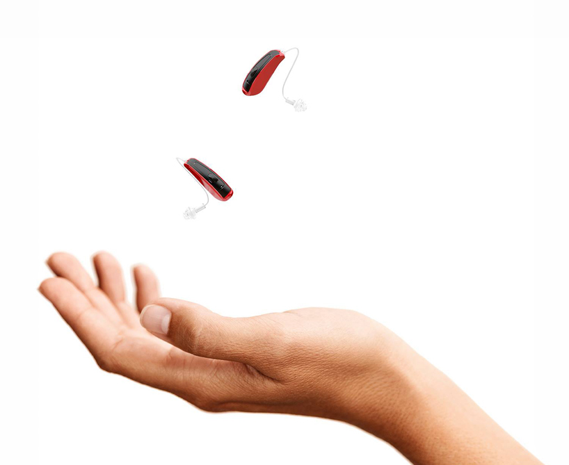 GN-resound-linx-hearing-aid-designboom04