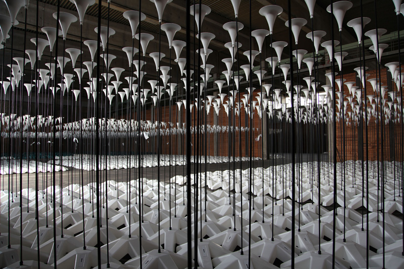 8,000 glowing balloons divide berlin to mark 25 years since the fall of the wall