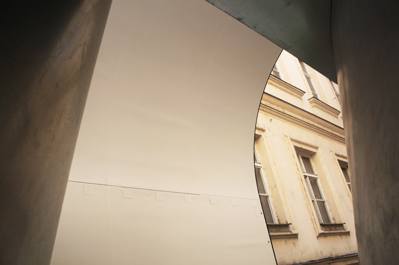 jiri prihoda forms glass dwelling to sit on the edge of a coast