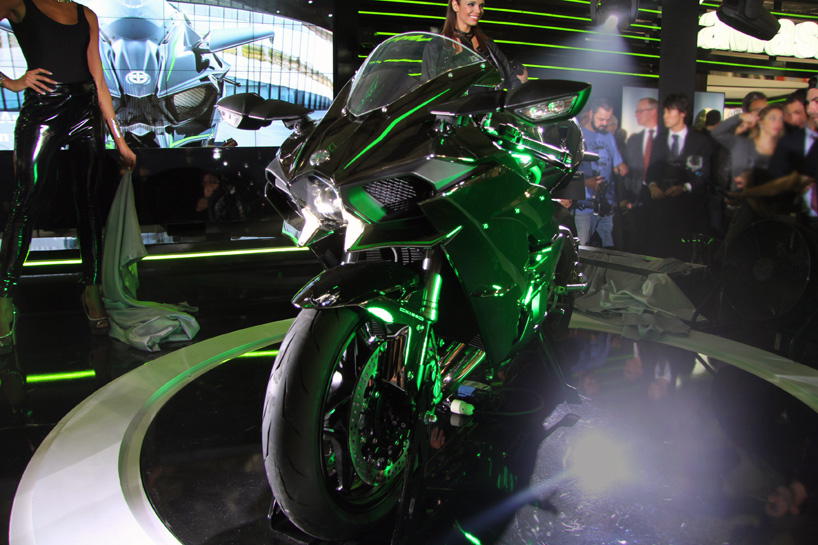 2015-kawasaki-ninja-H2R-designboom08