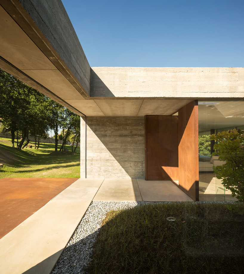 spaceworkers sambade house designboom