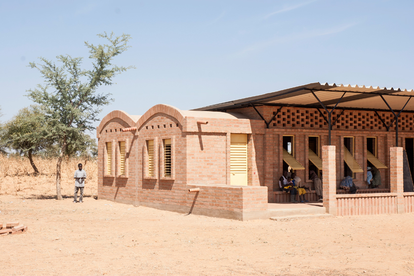 LEVS architecten gangouroubouro primary school mali designboom