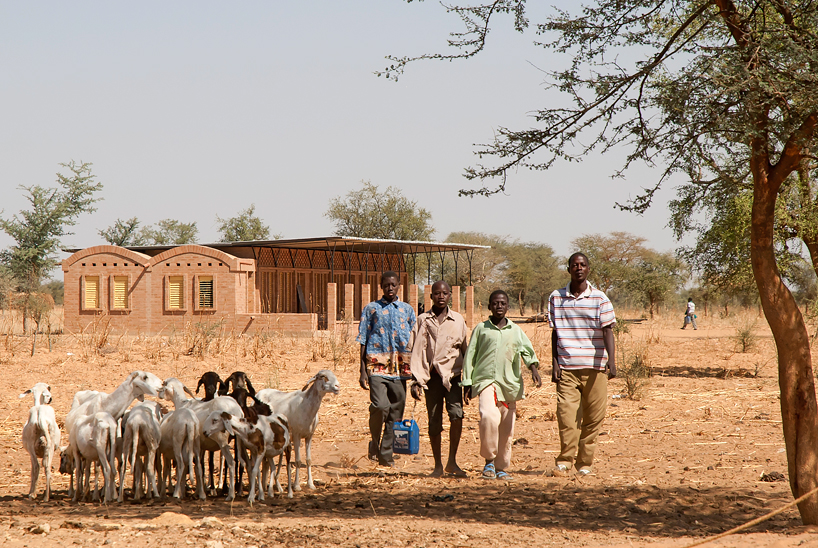LEVS architecten gangouroubouro primary school mali designboom