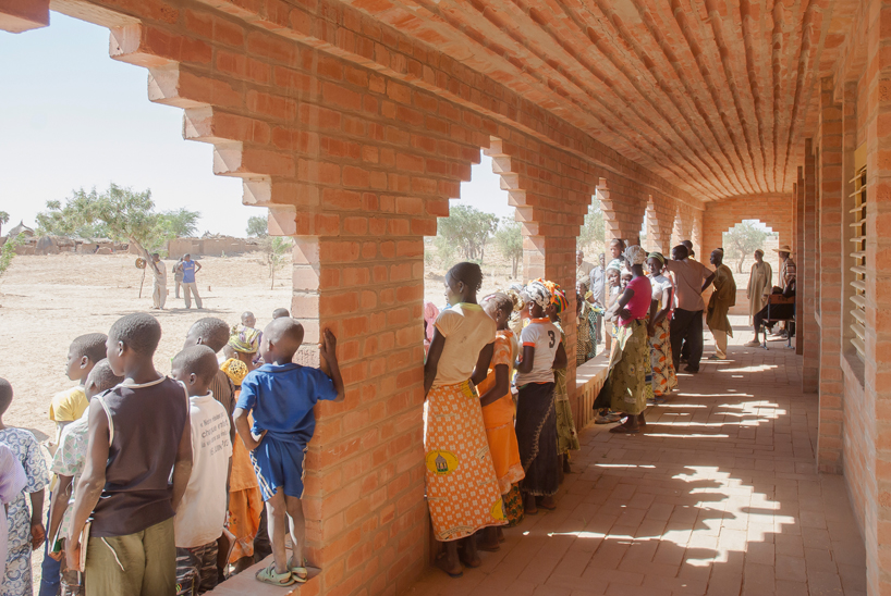 LEVS architecten primary school tanouan ibi mali designboom