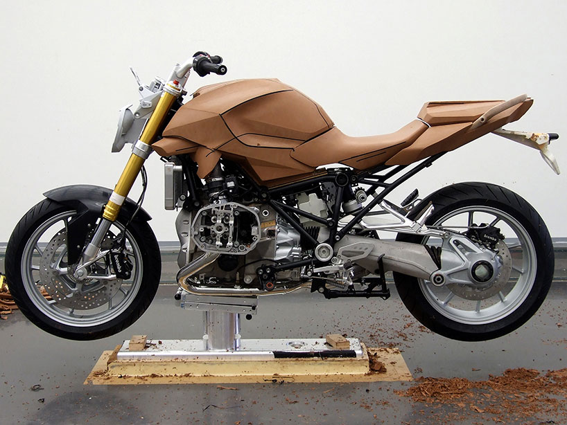 BMW motorrad R 1200 R at EICMA fires up with keyless ignition