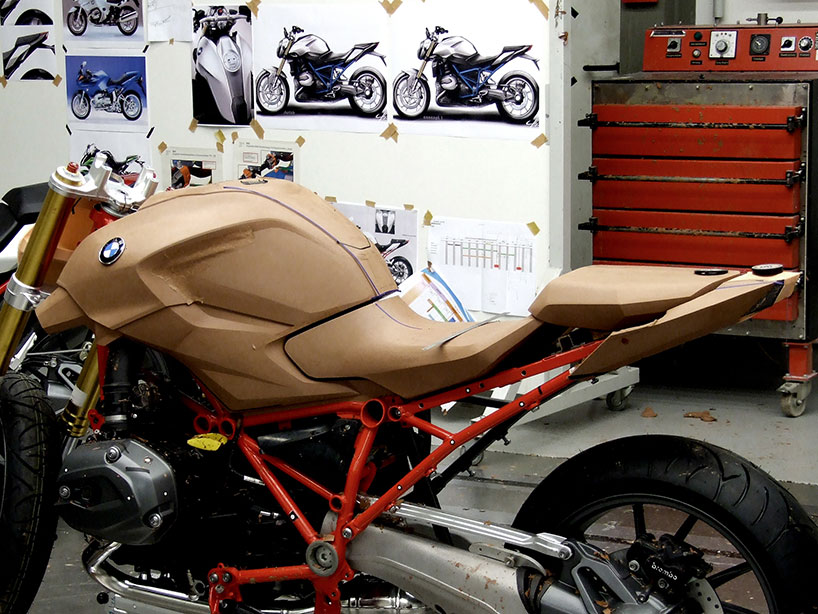 BMW motorrad R 1200 R at EICMA fires up with keyless ignition