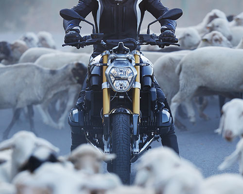 interview with BMW motorrad chief designer edgar heinrich on the R 1200 R 