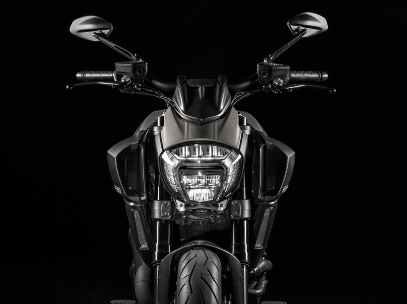 ducati-diavel-titanium-designboom02