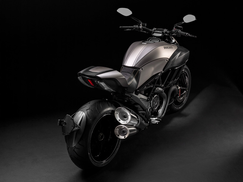 ducati-diavel-titanium-designboom04