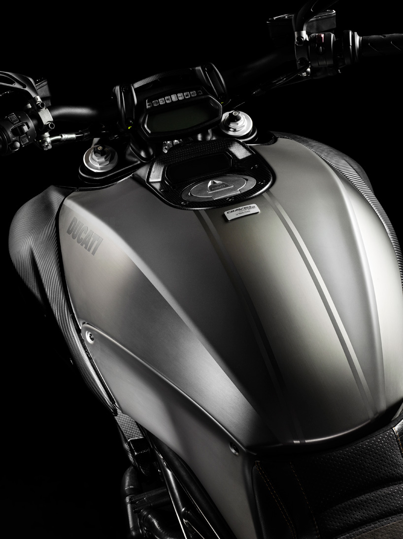ducati-diavel-titanium-designboom05