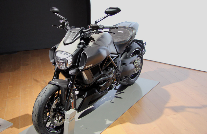 ducati-diavel-titanium-designboom08