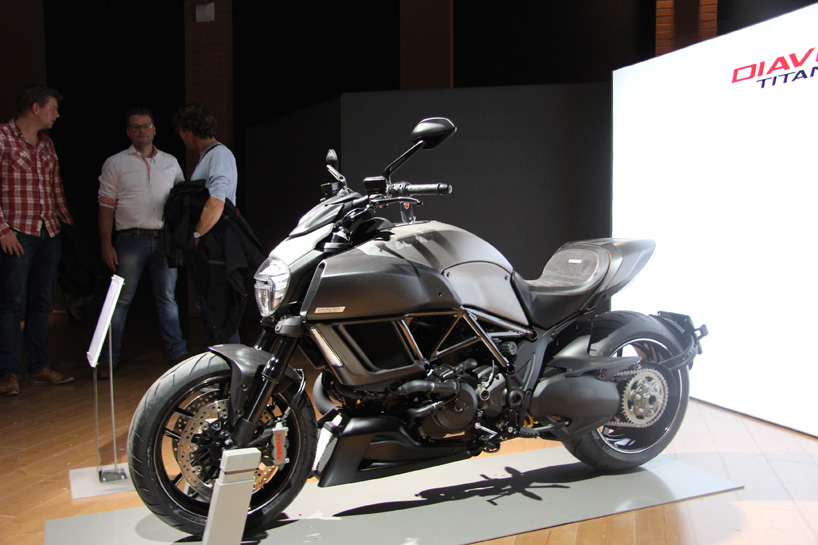 ducati-diavel-titanium-designboom09