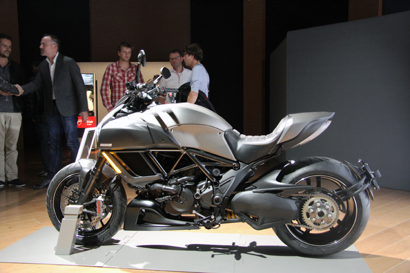 ducati-diavel-titanium-designboom10