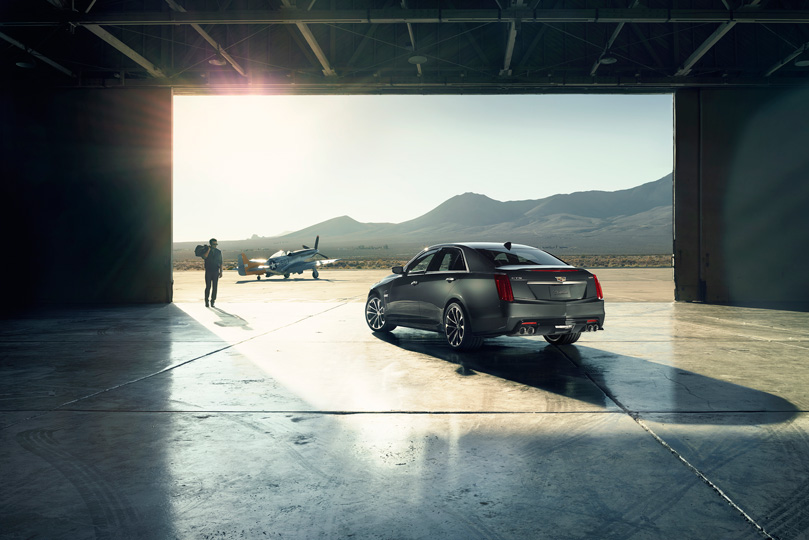 2016-cadillac-CTS-V-Sedan-designboom09