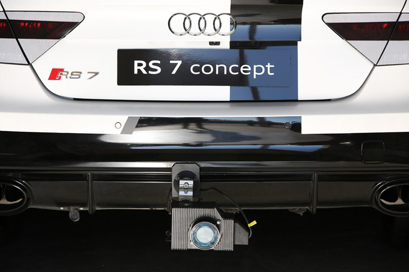 AUDI-piloted-driving-RS-7-ascari-kram-weisshaar-designboom-10