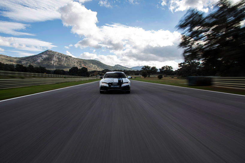 AUDI-piloted-driving-RS-7-ascari-kram-weisshaar-designboom-20
