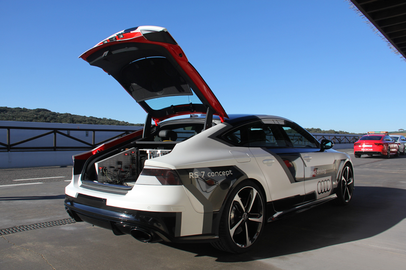 AUDI-piloted-driving-RS-7-ascari-kram-weisshaar-designboom-25