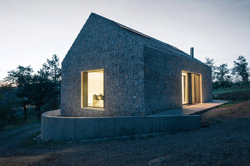 dekleva gregoric arhitekti compact karst house designboom
