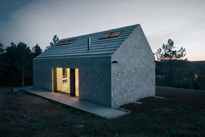 dekleva gregoric arhitekti compact karst house designboom