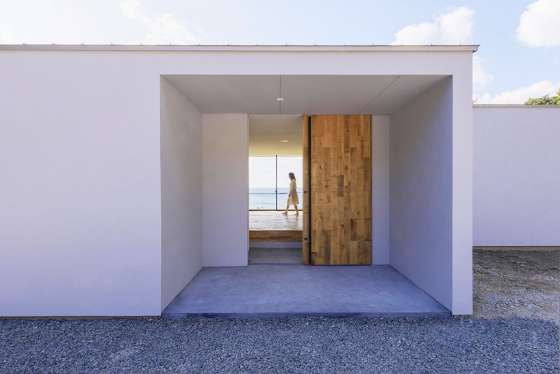 okuwada architects office hillside house shirahama japan designboom