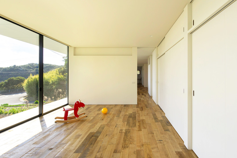 okuwada architects office hillside house shirahama japan designboom