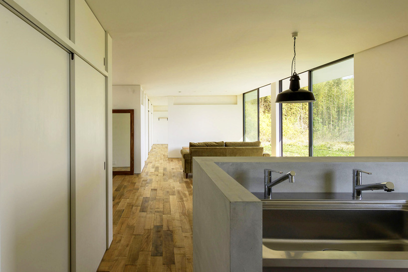 okuwada architects office hillside house shirahama japan designboom