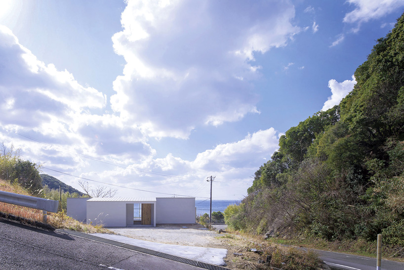 okuwada architects office hillside house shirahama japan designboom