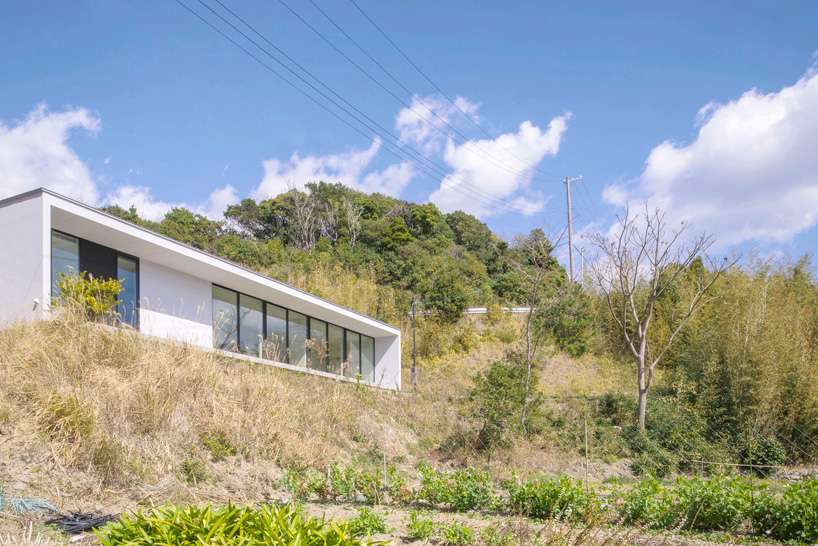 okuwada architects office hillside house shirahama japan designboom