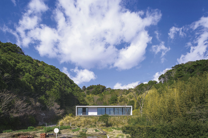 okuwada architects office hillside house shirahama japan designboom