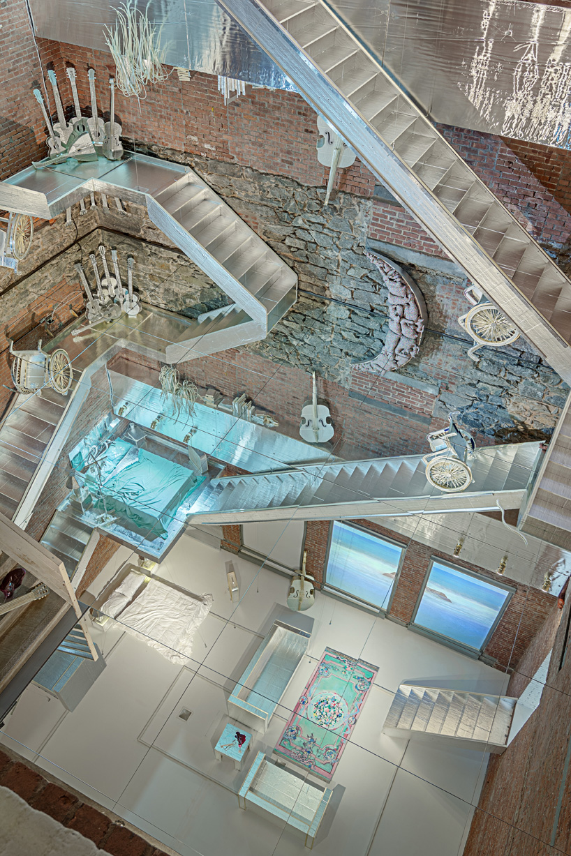 samara golden the flat side of the knife PS1