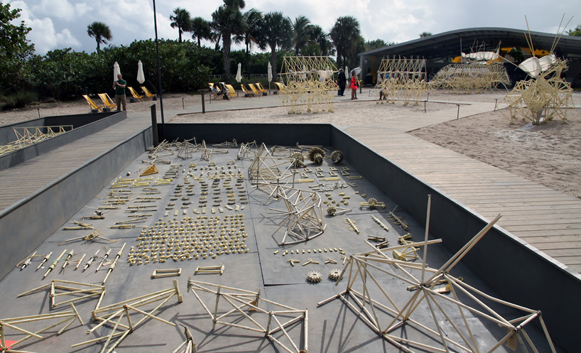 theo jansen adopts 3D printing for strandbeest at art basel miami beach