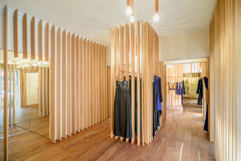 Zeller Moye Fits Out Sandra Weil In Mexico With Timber Slats - Vertical Wood Slat Partition Wall