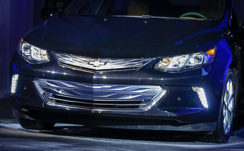 2016 chevrolet volt electric car averages 900 miles between fill-ups