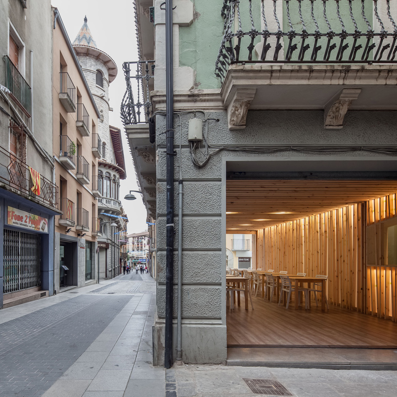 arnau estudi d’arquitectura terrassa de la brasera d'olot spain designboom