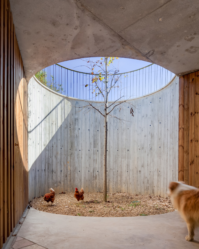 arnau verges tejero estudi d'arquitectura farm surroundings catalonia spain designboom
