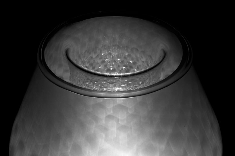 benjamin-hubert-beacon-lamp-vase-designboom01