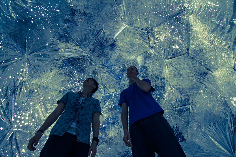 loop.ph constructs the cosmos within inflatable infinity space