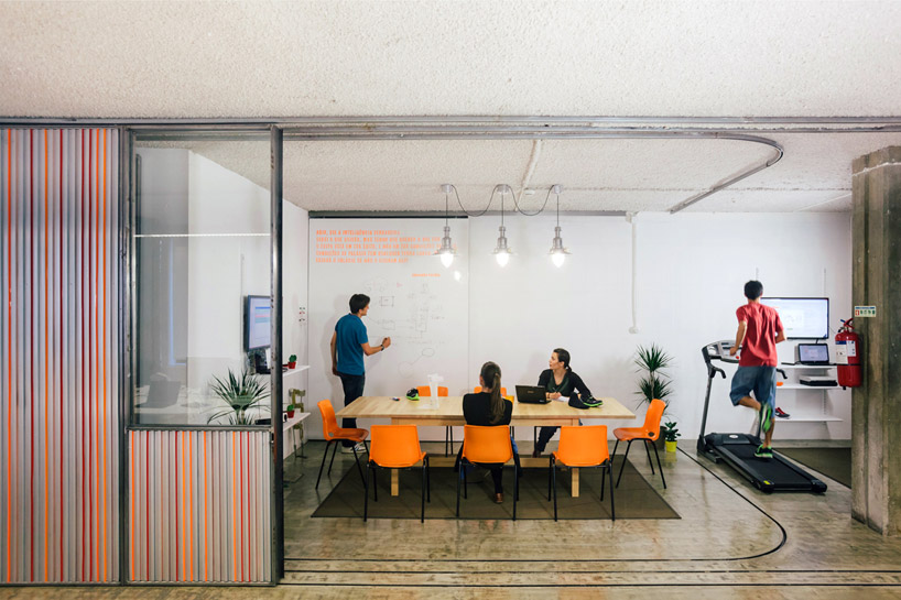 LIKEarchitects kinematix office is adaptable with sliding garage doors