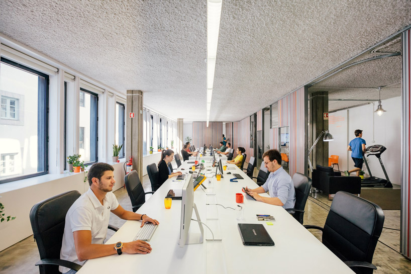 LIKEarchitects kinematix office is adaptable with sliding garage doors