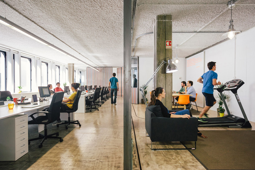 LIKEarchitects kinematix office is adaptable with sliding garage doors