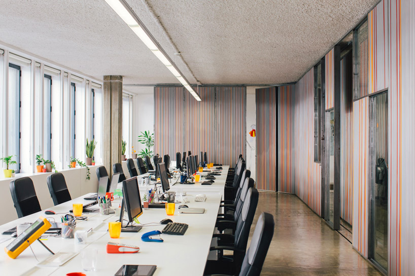 LIKEarchitects kinematix office is adaptable with sliding garage doors