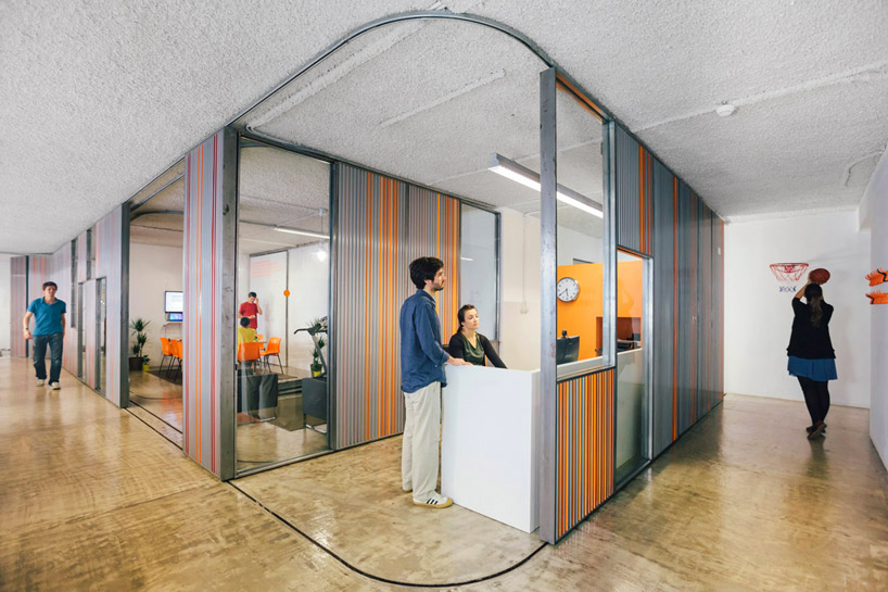 LIKEarchitects adapts kinematix office with sliding garage ...