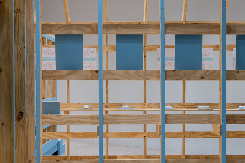 atelier bow-wow shotgun installation rice gallery jesus vassallo designboom