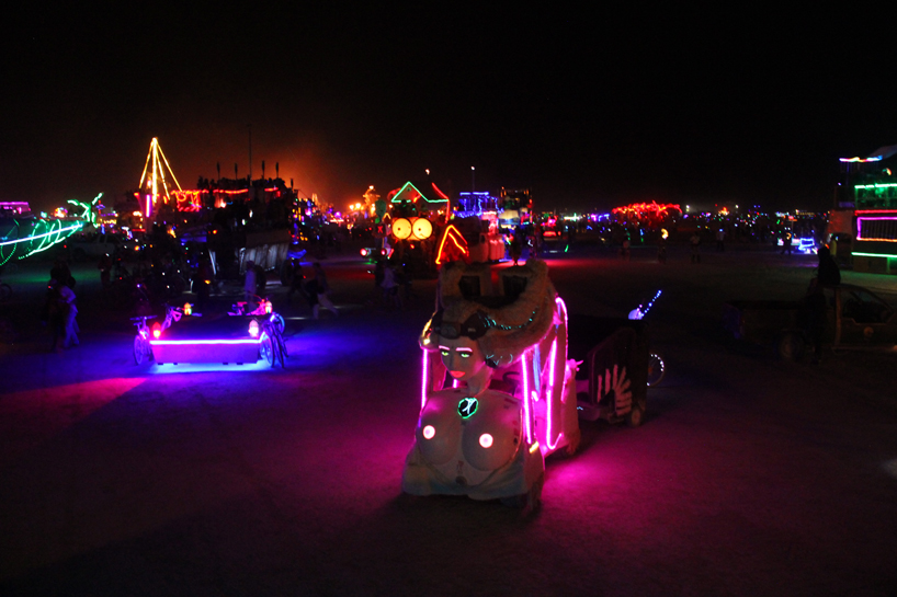 burning-man-2014-indaba-designboom12