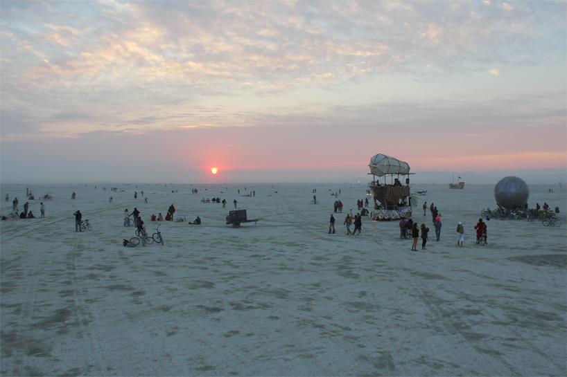burning-man-2014-indaba-designboom23