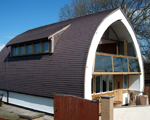 brian waite breaks childhood prejudices with his self-built straw home