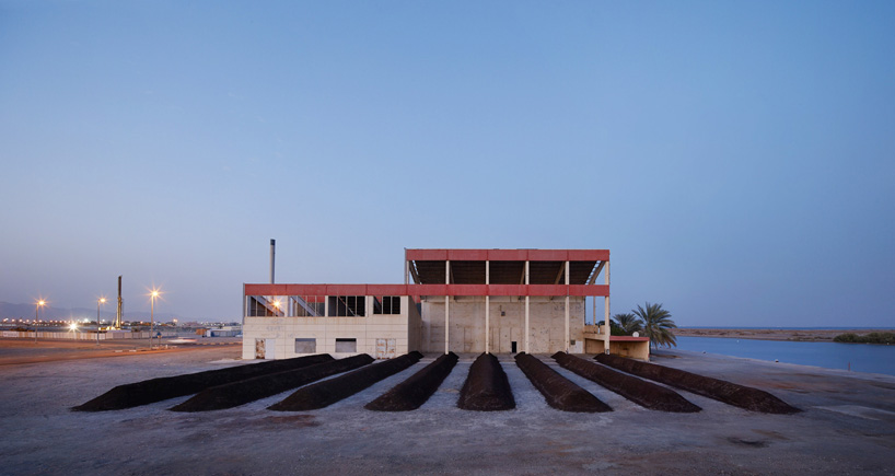 adrian-villar-rojas-sharjah-biennial-12-planetarium-designboom-designboom-01