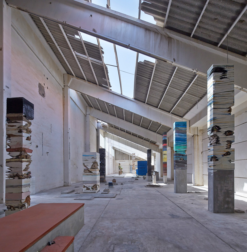 adrián villar rojas stacks mixed material columns at the sharjah biennial adrián villar rojas stacks mixed material columns at the sharjah biennial